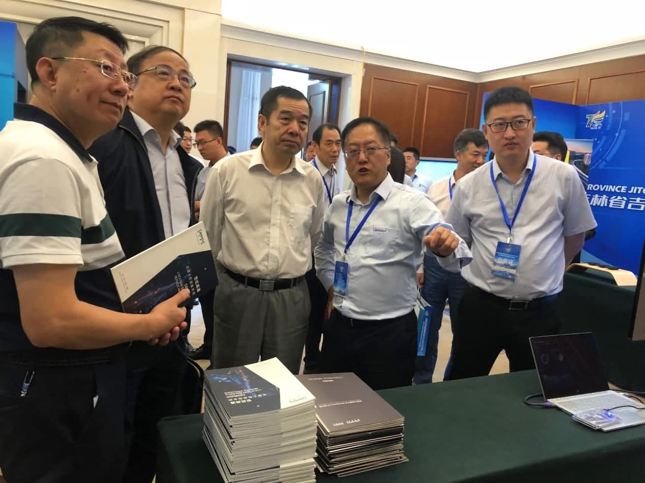 ���͸�ͨ�������½�ͨ����ͨѶ��Ϣ�����������齻����